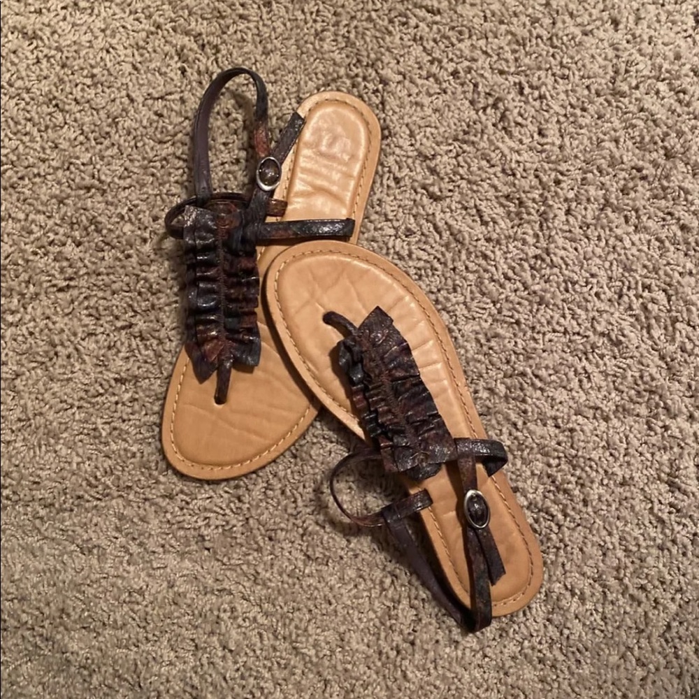 Ruched colored snakeskin print flat sandals